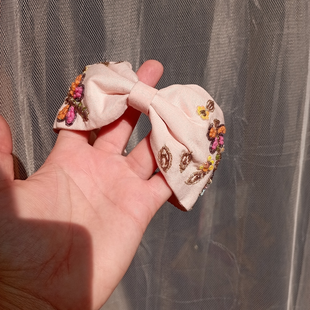 Luxury Embroidered Headband - Picture 10 of 16